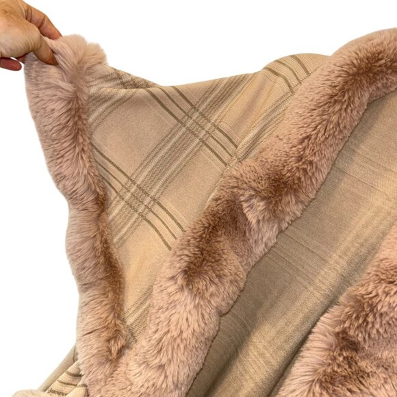 Lida Collection Camel khaki faux fur trim PLAID cape shawl STUNNING - Picture 3 of 6